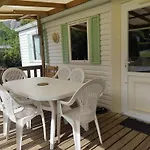 Mobil Avec Terrasse - 6 Pers. - Api-1-52-2038 אתר קמפינג