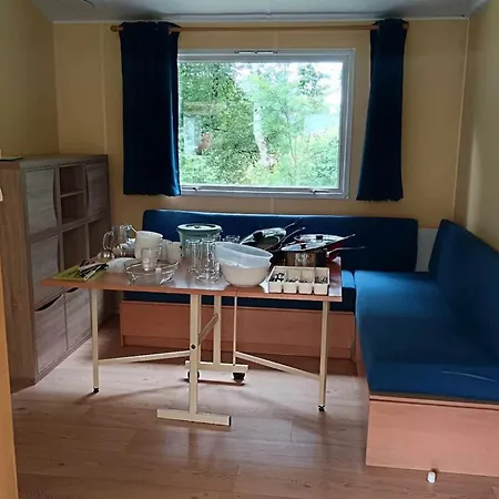 Кемпинг Mobil Avec Terrasse - 6 Pers. - Api-1-52-2038 Ла-Тур-д'Овернь