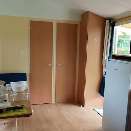 Кемпинг Mobil Avec Terrasse - 6 Pers. - Api-1-52-2038 Ла-Тур-д'Овернь