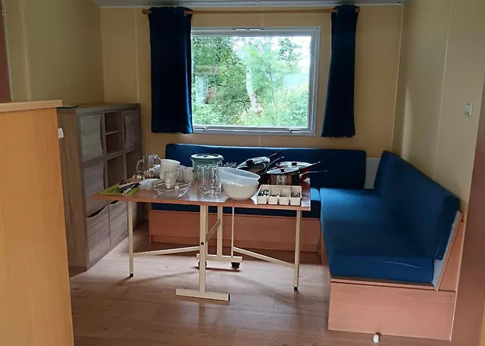 Кемпинг Mobil Avec Terrasse - 6 Pers. - Api-1-52-2038 Ла-Тур-д'Овернь