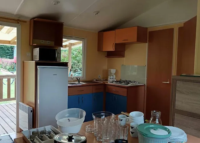 Mobil Avec Terrasse - 6 Pers. - Api-1-52-2038 Кемпинг Ла-Тур-д'Овернь